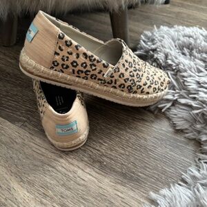 Toms Cheetah print espadrille shoes. 6.5 Wide